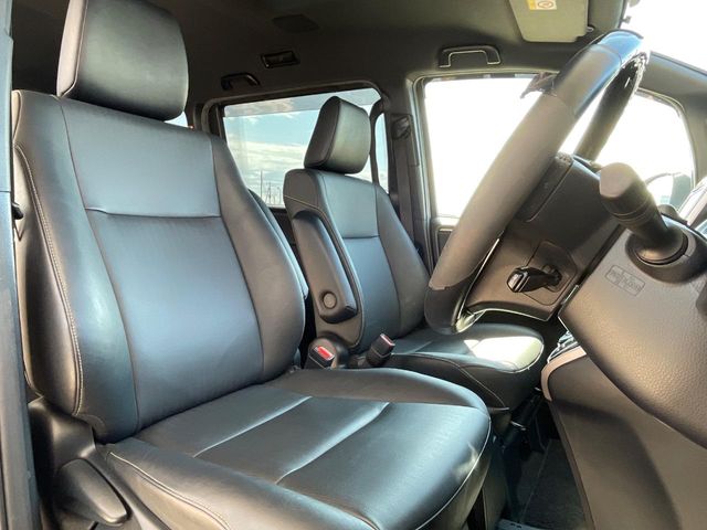 Toyota Esquire 8