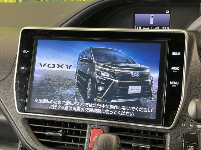 Toyota Voxy 4