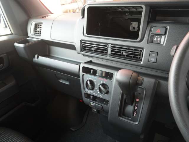 Daihatsu Hijet Deck Van 11