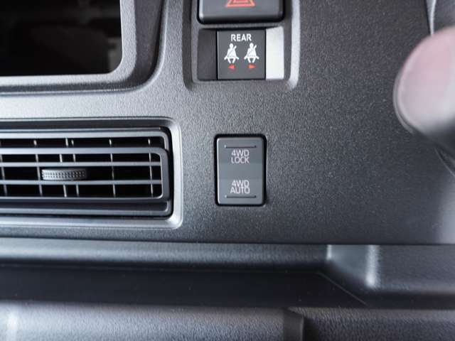 Daihatsu Hijet Deck Van 12