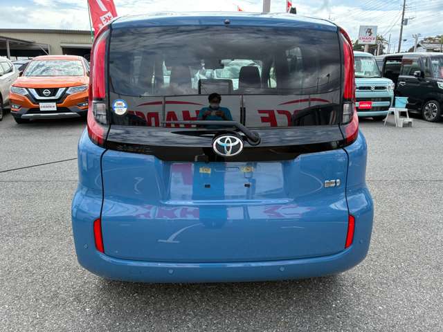 Toyota Sienta 12