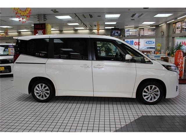Toyota Noah 9