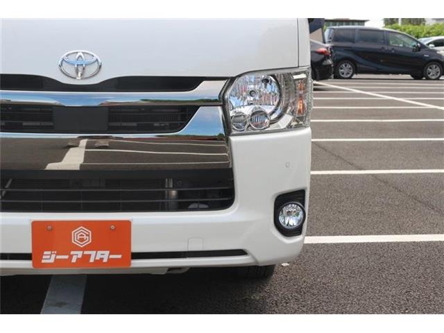 Toyota Hiace Van 11