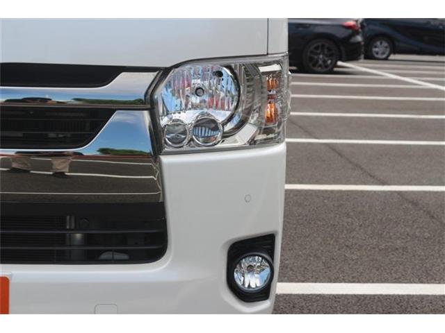 Toyota Hiace Van 12