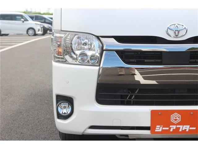 Toyota Hiace Van 10