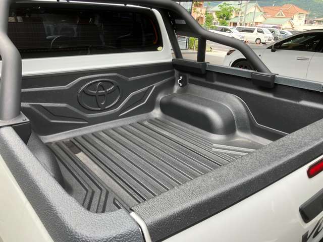 Toyota Hilux 9