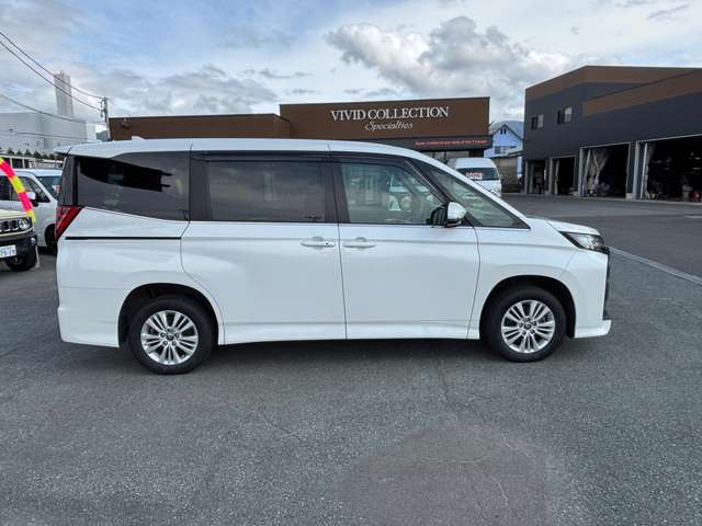 Toyota Noah 5