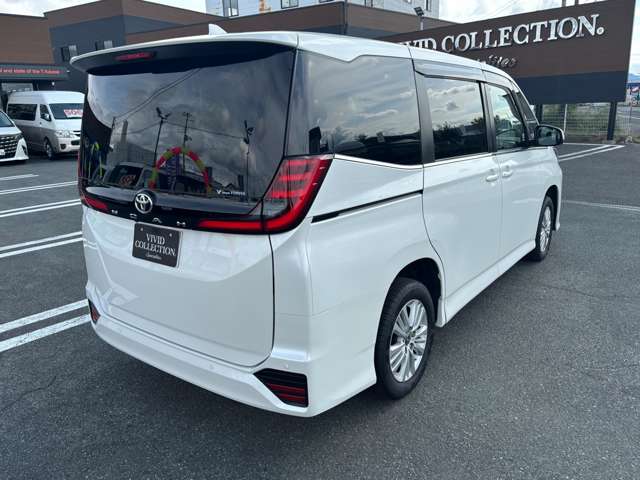 Toyota Noah 6
