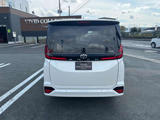 Toyota Noah 7