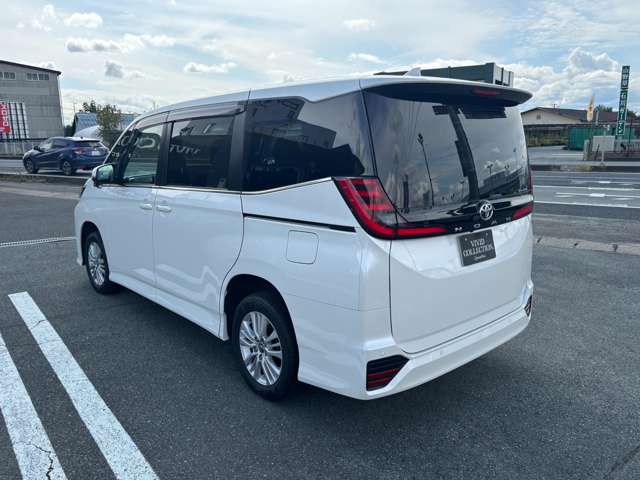 Toyota Noah 8