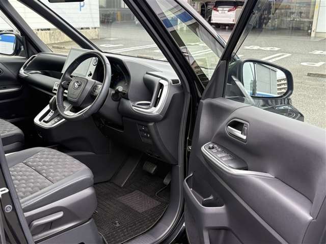 Toyota Voxy 11