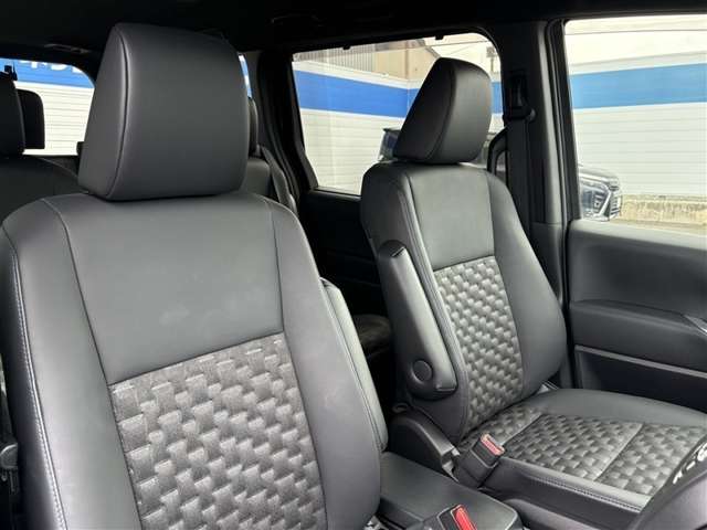 Toyota Voxy 12