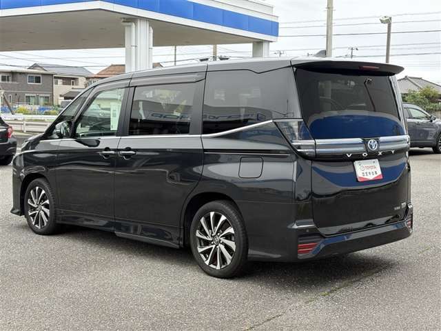 Toyota Voxy 5
