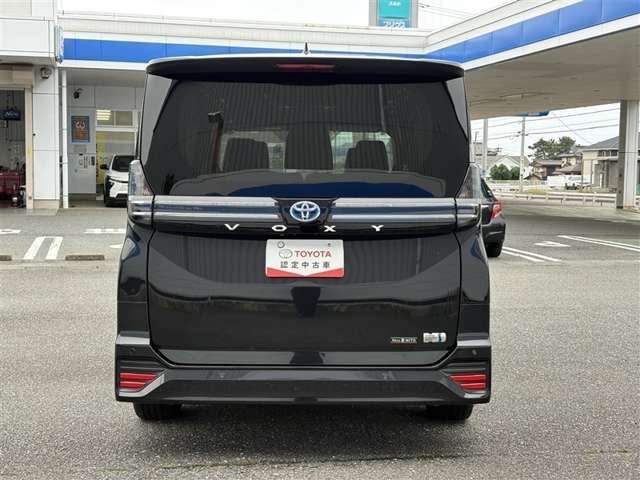 Toyota Voxy 6