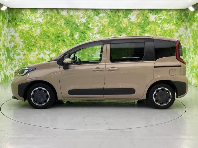 Toyota Sienta 5