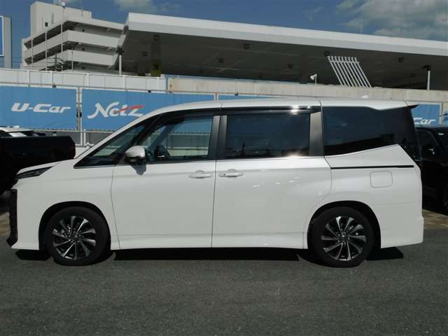 Toyota Voxy 3