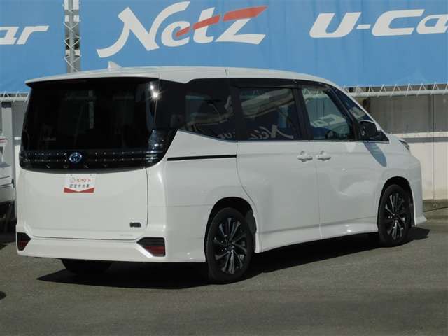 Toyota Voxy 4