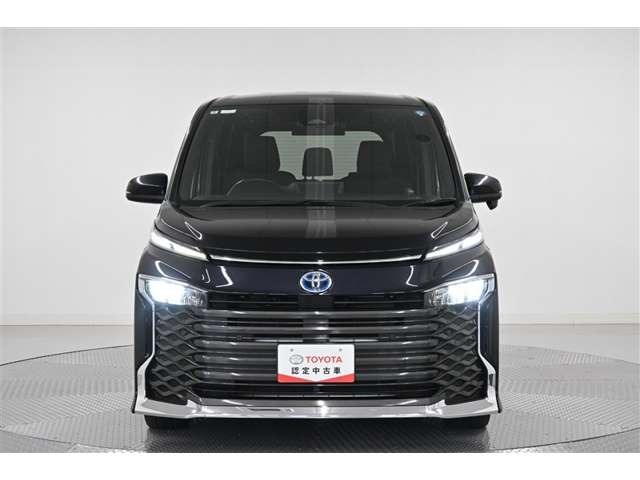 Toyota Voxy 2