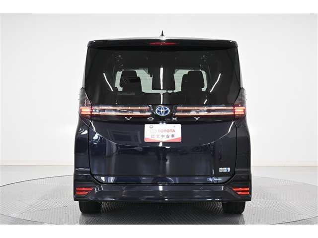 Toyota Voxy 3