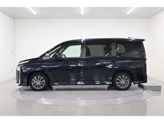 Toyota Voxy 4
