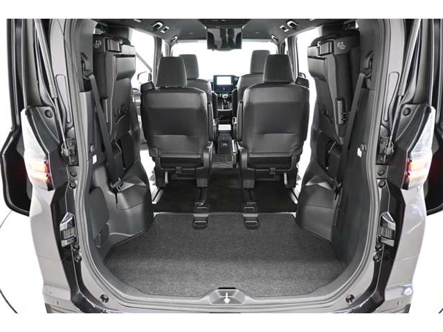 Toyota Voxy 8
