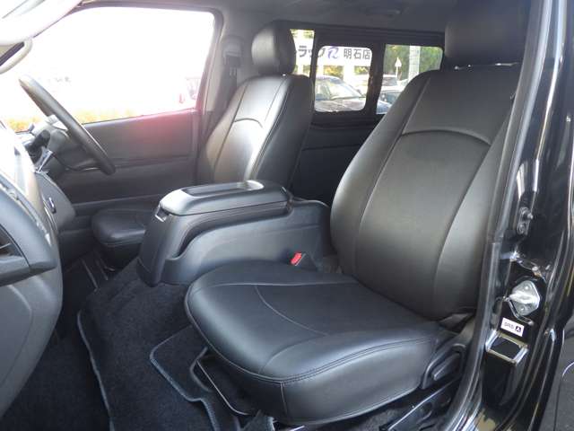 Toyota Hiace Van 12