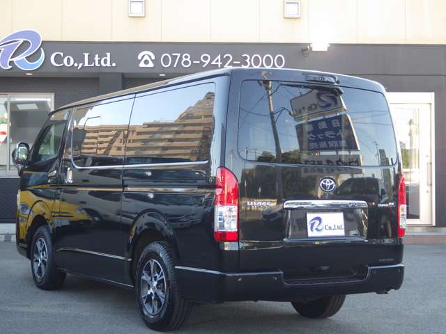 Toyota Hiace Van 2