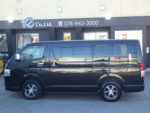 Toyota Hiace Van 3
