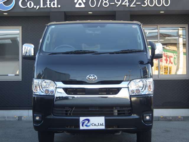 Toyota Hiace Van 4