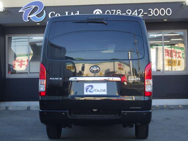 Toyota Hiace Van 7