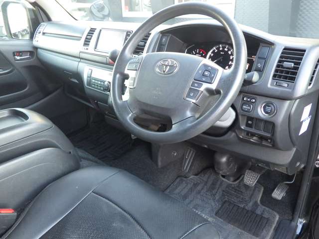 Toyota Hiace Van 8