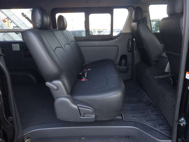 Toyota Hiace Van 10