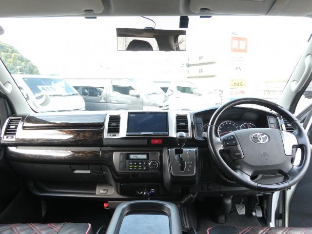 Toyota Hiace Van 8