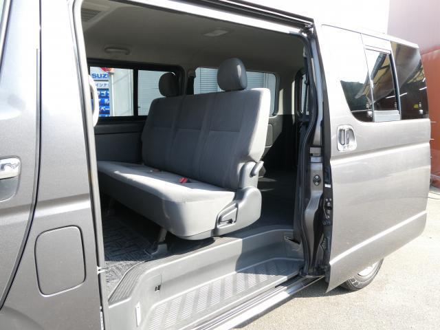 Toyota Hiace Van 6
