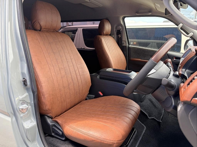 Toyota Hiace 6