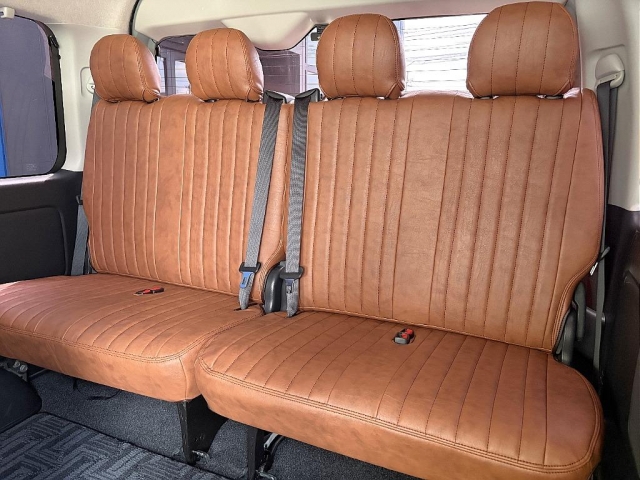 Toyota Hiace 8