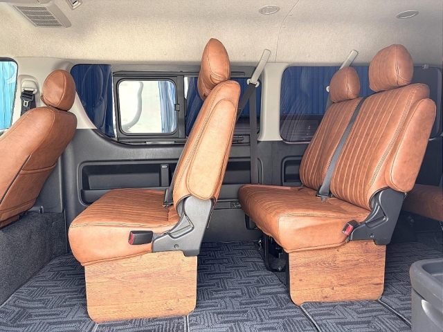 Toyota Hiace 9