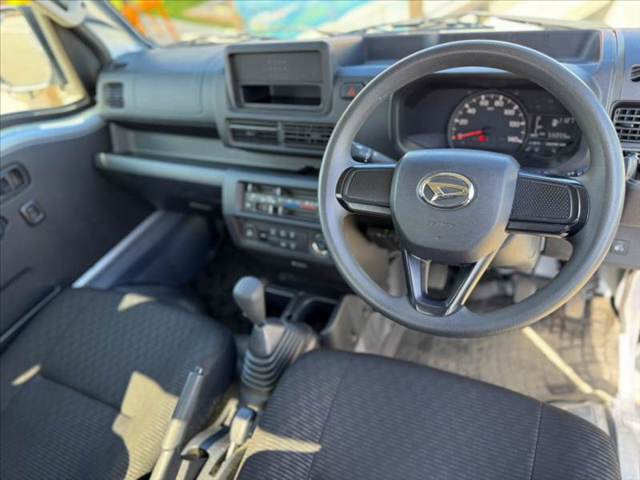 Daihatsu Hijet Truck 2