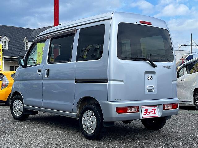 Daihatsu Hijet Cargo 6