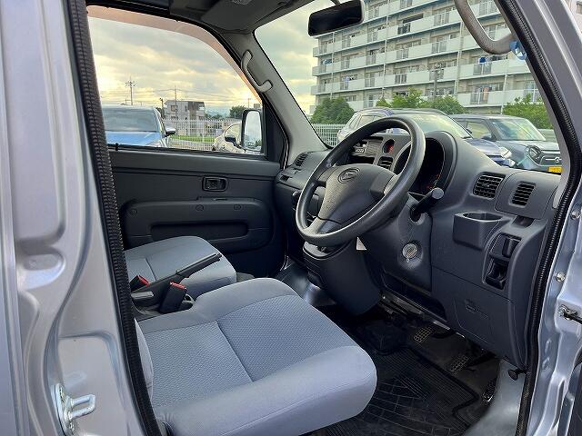 Daihatsu Hijet Cargo 7
