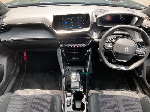Peugeot SUV e-2008 11