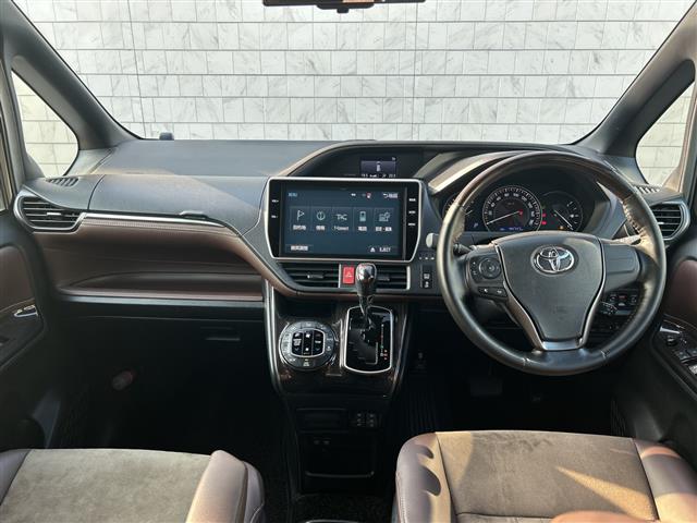 Toyota Esquire 4