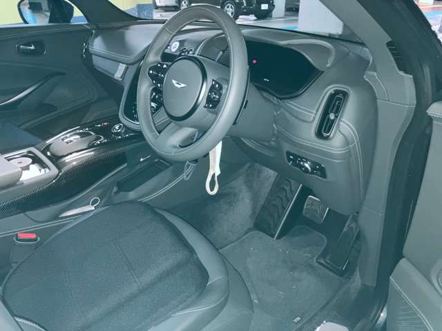 Aston Martin DBX 12