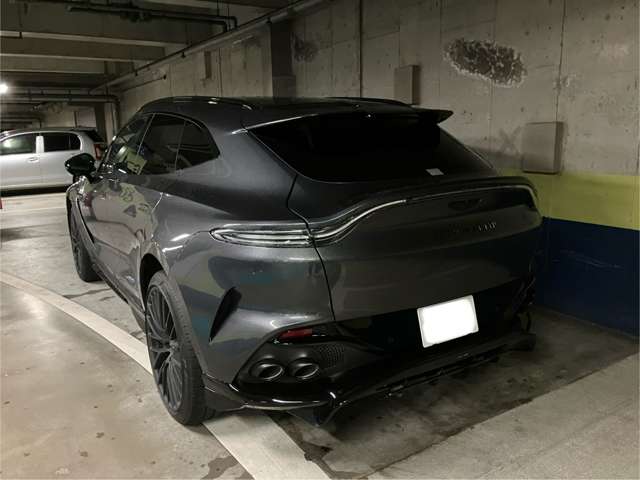 Aston Martin DBX 3