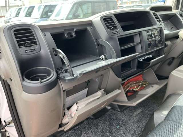 Nissan Atlas 12