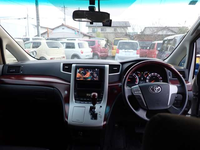 Toyota Vellfire 12