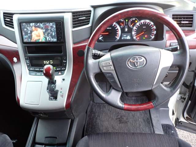Toyota Vellfire 9