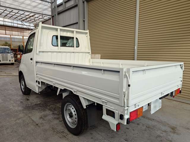 Mazda Bongo Truck 4