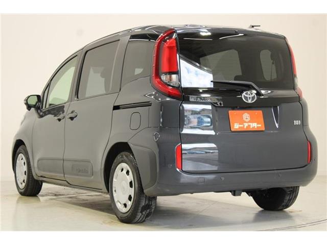 Toyota Sienta 12