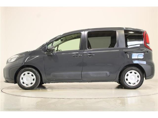 Toyota Sienta 11